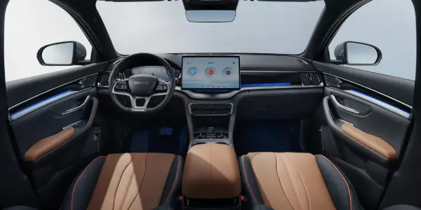 Comfortable interior and floating centre console in the BYD SEAL U DM-i