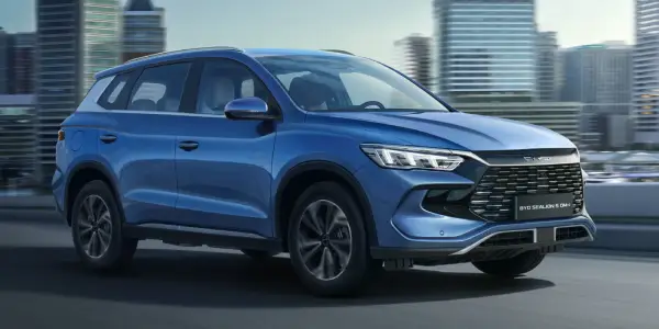 Contemporary exterior design of the BYD SEAL 6 DM-i TOURING